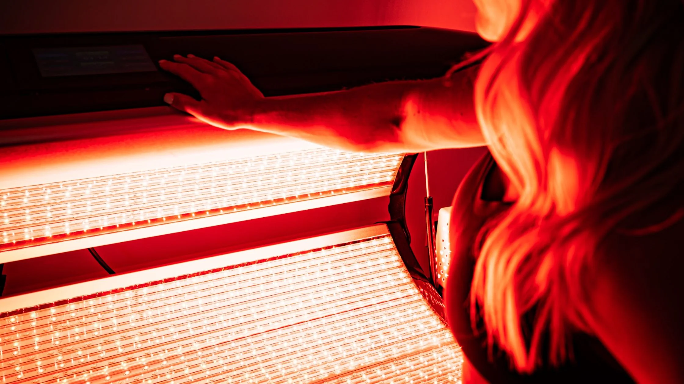 How does photobiomodulation therapy work and what are its key characteristics